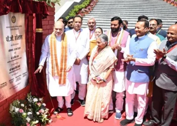 अमित शाह ने थपथपाई नायब सैनी की पीठ