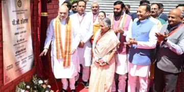 अमित शाह ने थपथपाई नायब सैनी की पीठ