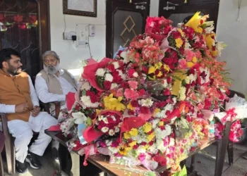 त्यौहार की तरह मनाया गया विज का जन्मदिन