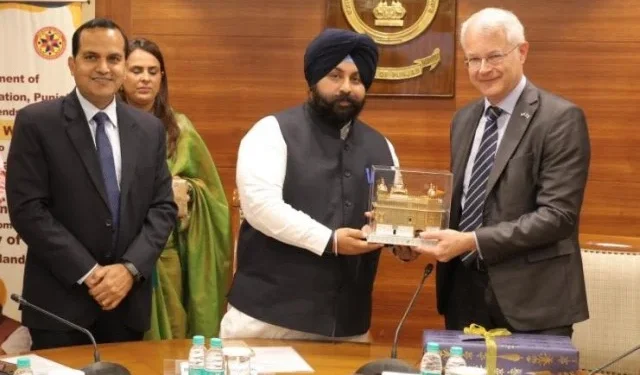 प्राइमरी टीचरों का ट्रेनिंग प्रोग्राम शुरू