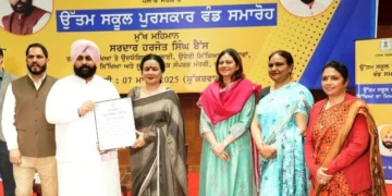बैंस द्वारा 161 सरकारी स्कूलों को "बेस्ट स्कूल अवार्ड" से सम्मानित
