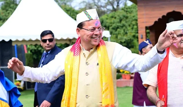 मुख्यमंत्री आवास में होली मिलन कार्यक्रम आयोजित