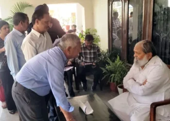 विज ने सुनी लोगों की समस्याएं