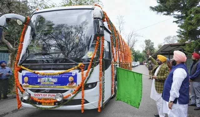 विदेशों से प्रशिक्षण प्राप्त टीचर बने शिक्षा क्रांति के दूत - मान