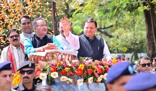 सीएम धामी ने किया रोड शो