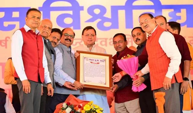 सीएम धामी ने विश्वविद्यालय के कार्यक्रम में लिया भाग