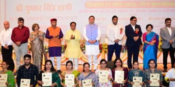 सीएम ने नर्सिंग अधिकारियों को प्रदान किए नियुक्ति पत्र