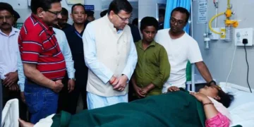 सीएम ने फूड प्वाइजनिंग से ग्रस्त मरीजों से की मुलाकात