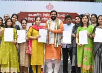 सीएम ने सौंपे 1090 चिकित्साअधिकारियों को नियुक्ति पत्र
