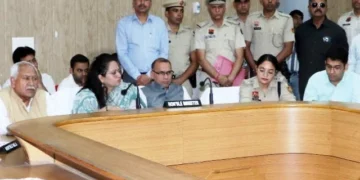 स्वास्थ्य मंत्री ने नारनौल में ली अधिकारियों की बैठक