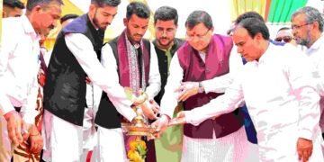 धामी ने गढ़वाल विश्वविद्यालय में छात्रसंघ समारोह में प्रतिभाग किया