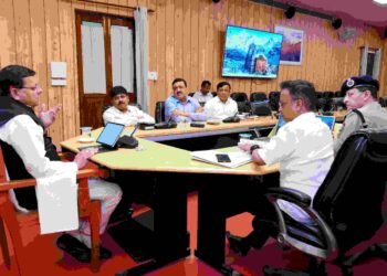 अवैध नागरिकों पर शिकंजा: सीएम धामी ने अधिकारियों को दिए सख्त निर्देश, सत्यापन अभियान में तेजी लाने को कहा