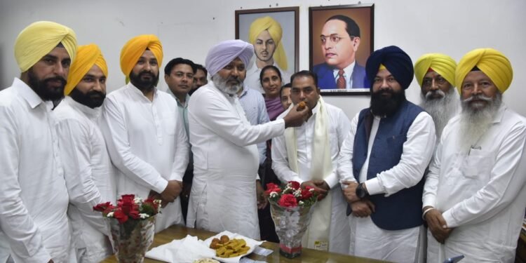 वित्त मंत्री और आयोग के अध्यक्ष की उपस्थिति में गुलज़ार सिंह बौबी ने पंजाब एससी आयोग के सदस्य का कार्यभार ग्रहण किया