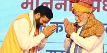 मुख्यमंत्री ने किया प्रधानमंत्री श्री नरेंद्र मोदी का स्वागत