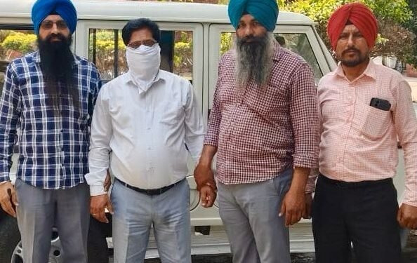 10,000 रुपए रिश्वत लेता अनुसूचित जाति भू विकास और वित्त निगम का जिला मैनेजर विजिलेंस ब्यूरो द्वारा काबू