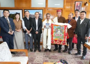 निर्वासित तिब्बत सरकार के प्रतिनिधिमंडल ने सीएम से की भेंट