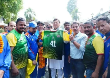 सीएम ने खिलाड़ियों की टीम को रवाना किया