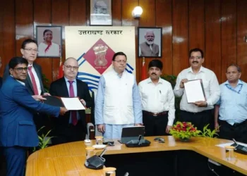 सीएम ने देखा मास रैपिड ट्रांजिट सिस्टम तकनीक पर प्रेजेंटेशन