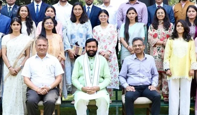 सीएम सैनी से की यूपीएससी उत्तीर्ण अभ्यर्थियों ने मुलाकात