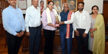 12वीं कॉमर्स की टॉपर श्रेया गर्ग को राज्यपाल का हार्दिक सम्मान