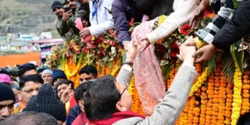 भक्तों के लिए खुले बद्रीनाथ धाम के पवित्र कपाट