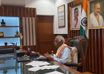 राज्यपाल दत्तात्रेय ने शिक्षकों से कहा – "रटंत विद्या नहीं, समग्र शिक्षा जरूरी"