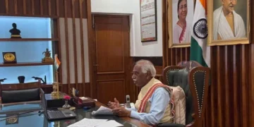 राज्यपाल दत्तात्रेय ने शिक्षकों से कहा – "रटंत विद्या नहीं, समग्र शिक्षा जरूरी"