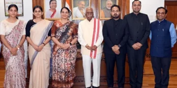 राष्ट्र के विकास में अधिकारियों की भूमिका महत्वपूर्ण - राज्यपाल