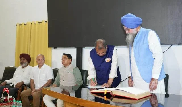 पंजाब विधानसभा में नवनिर्वाचित विधायक संजीव अरोड़ा ने ली शपथ