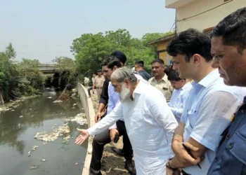 मंत्री विज ने अधिकारियों संग बाढ़ रोकथाम योजनाओं का मूल्यांकन किया