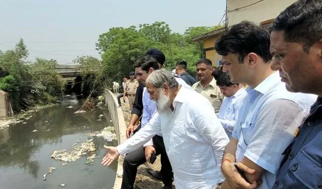 मंत्री विज ने अधिकारियों संग बाढ़ रोकथाम योजनाओं का मूल्यांकन किया