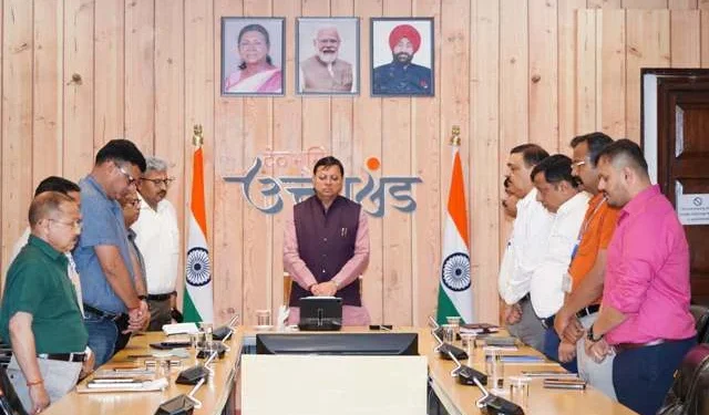 मुख्यमंत्री आवास में बैठक के दौरान सीएम ने मृतकों को याद किया