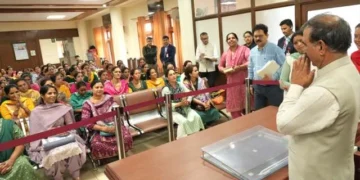 मुख्यमंत्री ने ग्रामीण आजीविका मिशन की मांगों पर दिया आश्वासन