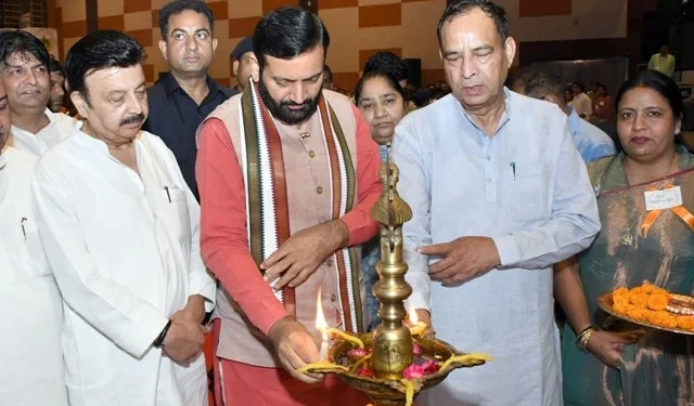 सैनी का आह्वान: आपातकाल का काला इतिहास नई पीढ़ी तक पहुंचे