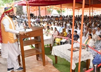 तथ्यों से दें विपक्ष को जवाब – सीएम