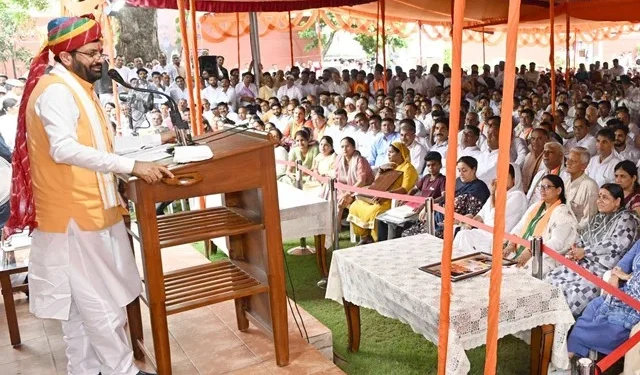 तथ्यों से दें विपक्ष को जवाब – सीएम