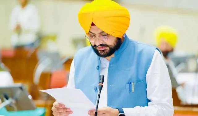 दुकानदारों और उद्योगों को बड़ी राहत, सरकार ने श्रम कानूनों हुए सरल