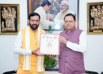 धामी ने सैनी को हाउस ऑफ हिमालया’ उत्पाद किए भेंट