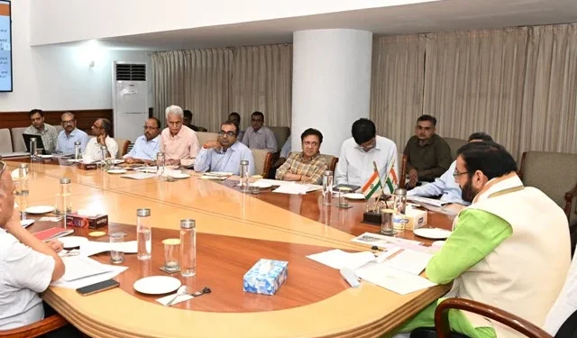 प्रदेश में प्रवेश करने वाली सभी सड़कें दुरुस्त होंगी - CM