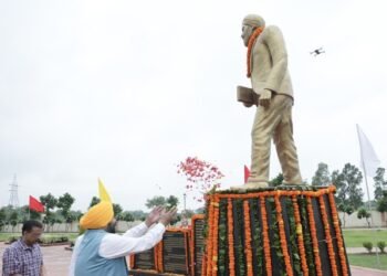 मान और केजरीवाल ने किया राज्य स्तरीय शहादत दिवस समारोह