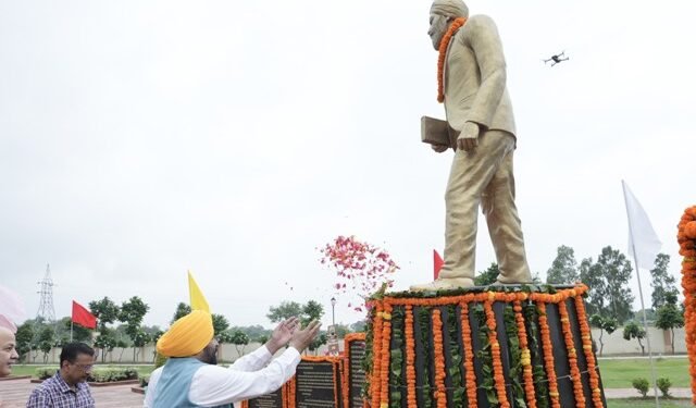 मान और केजरीवाल ने किया राज्य स्तरीय शहादत दिवस समारोह