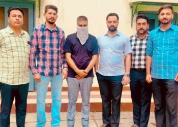 11,000 रुपये की रिश्वत लेते हुए अधिकारी को किया गिरफ्तार