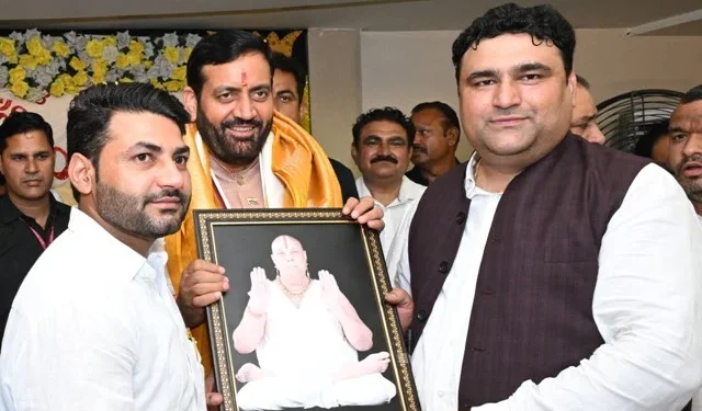 हरियाणा सीएम ने दिव्य ज्योति संस्थान के कार्यक्रम में भाग लिया