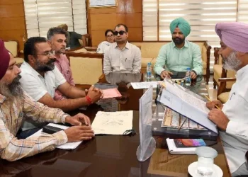 चीमा से मिले कॉन्ट्रैक्ट अध्यापक और प्री-प्राइमरी यूनियन प्रतिनिधि