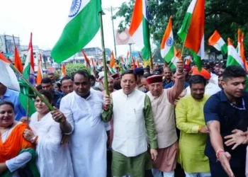 छात्रों, महिलाओं और बच्चों के साथ सीएम धामी ने किया तिरंगा यात्रा का आगाज