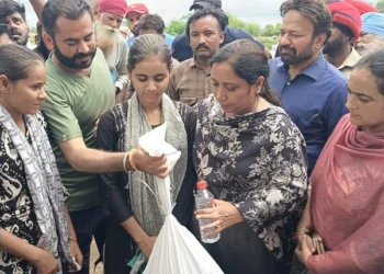 डॉ. बलजीत कौर ने बाढ़ पीड़ितों के बीच पहुंचकर जताई संवेदना