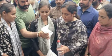 डॉ. बलजीत कौर ने बाढ़ पीड़ितों के बीच पहुंचकर जताई संवेदना