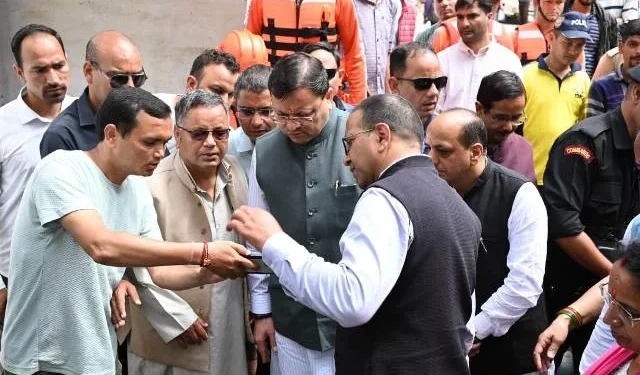 धामी ने आपदा पीड़ितों को दिलाया हर संभव सहायता का आश्वासन