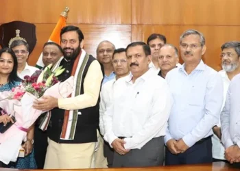 नए आईएएस अधिकारियों ने सीएम के साथ की बैठक