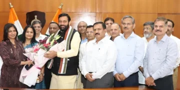 नए आईएएस अधिकारियों ने सीएम के साथ की बैठक